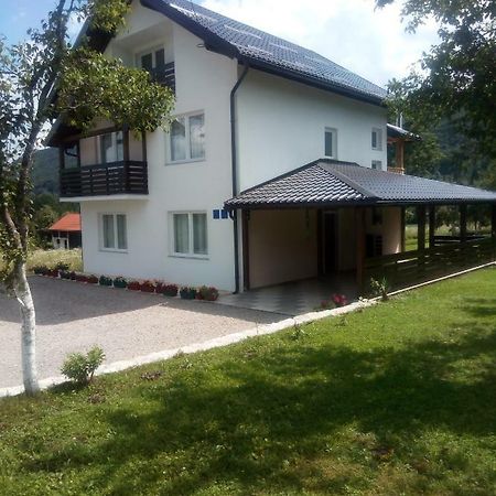 Apartments Paradise Licko Petrovo Selo Dış mekan fotoğraf