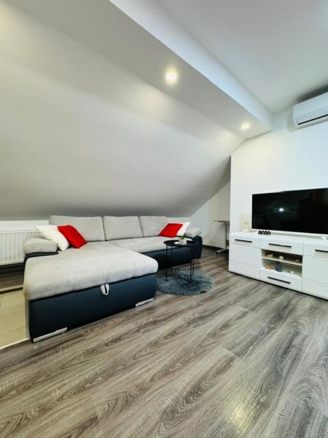Apartments Paradise Licko Petrovo Selo Dış mekan fotoğraf