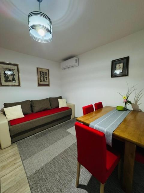 Apartments Paradise Licko Petrovo Selo Dış mekan fotoğraf