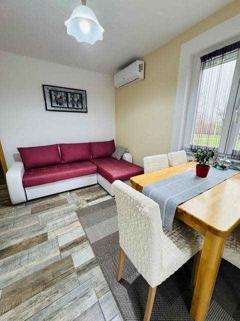 Apartments Paradise Licko Petrovo Selo Dış mekan fotoğraf