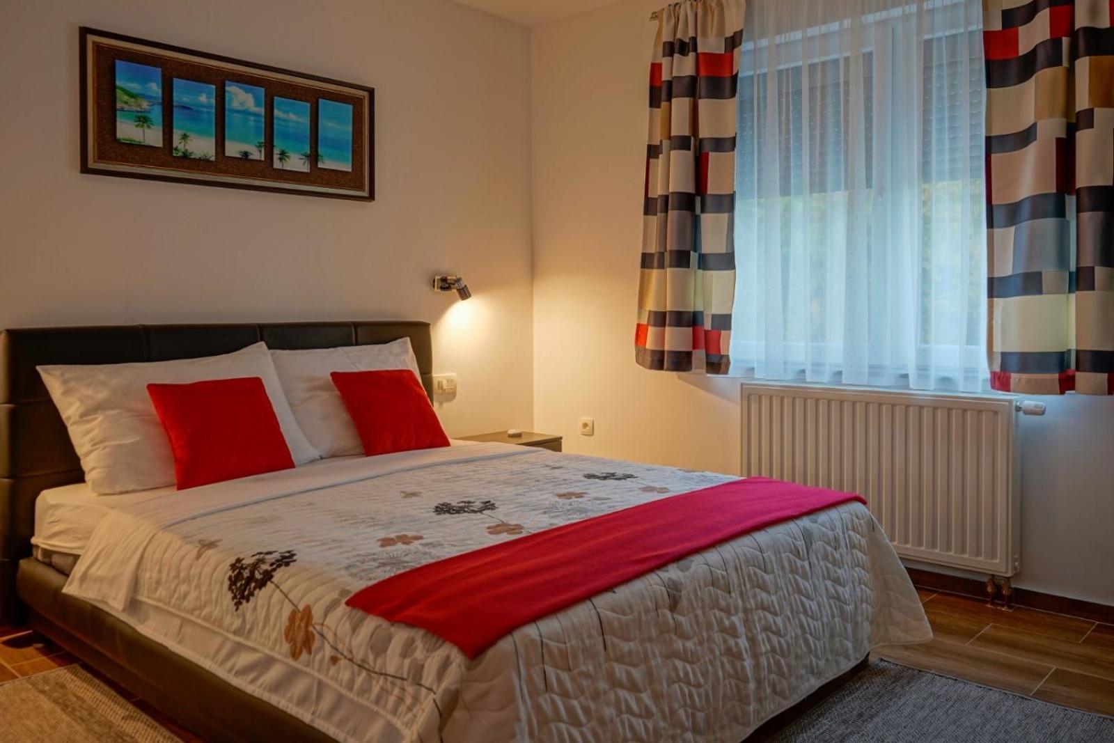 Apartments Paradise Licko Petrovo Selo Dış mekan fotoğraf