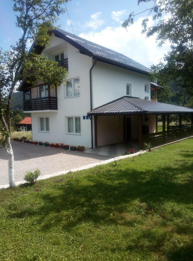 Apartments Paradise Licko Petrovo Selo Dış mekan fotoğraf